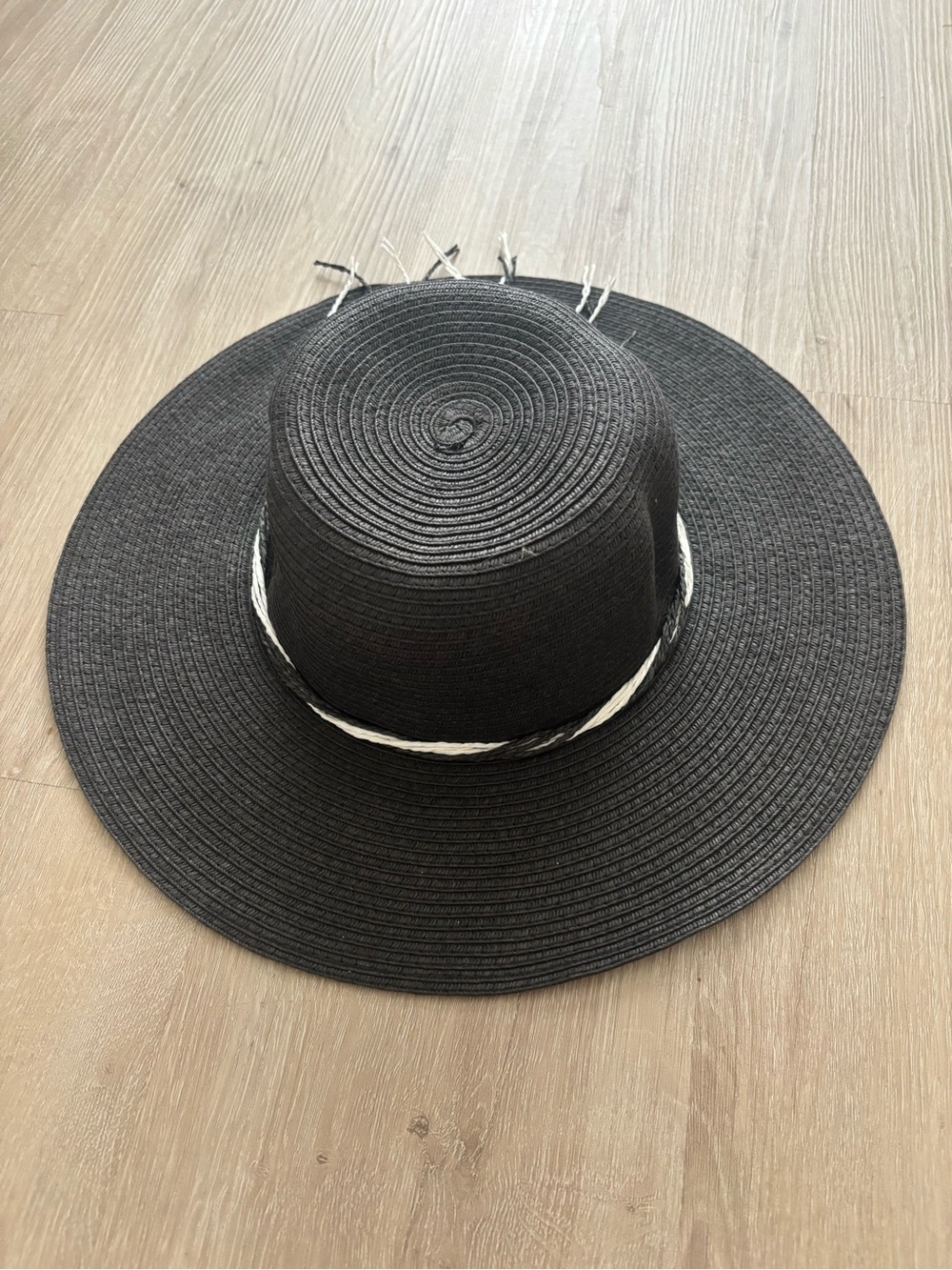 Black Wide Brim Straw Sun Hat